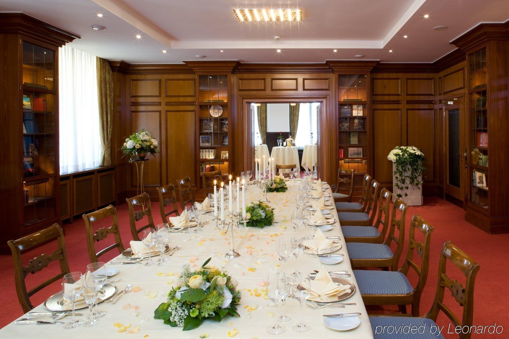 Schlosshotel Карлсруе Ресторант снимка