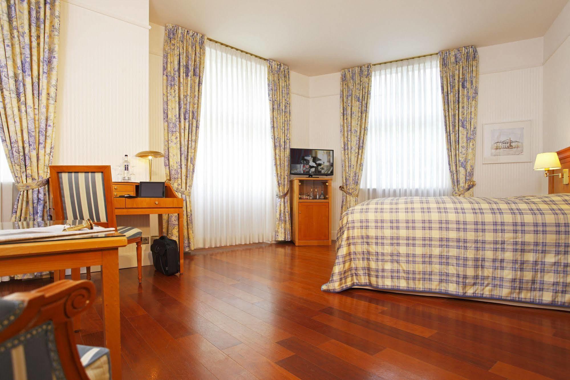 Schlosshotel Карлсруе Екстериор снимка