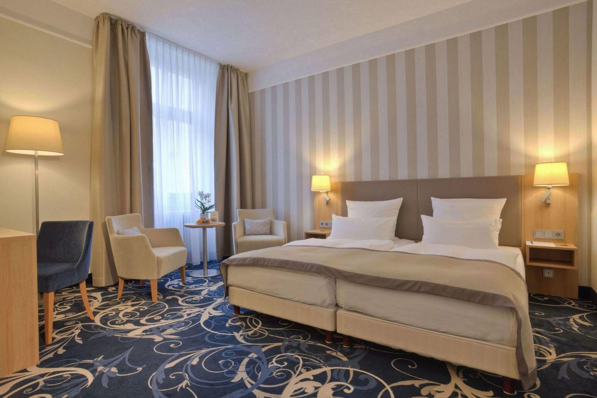 Schlosshotel Карлсруе Екстериор снимка